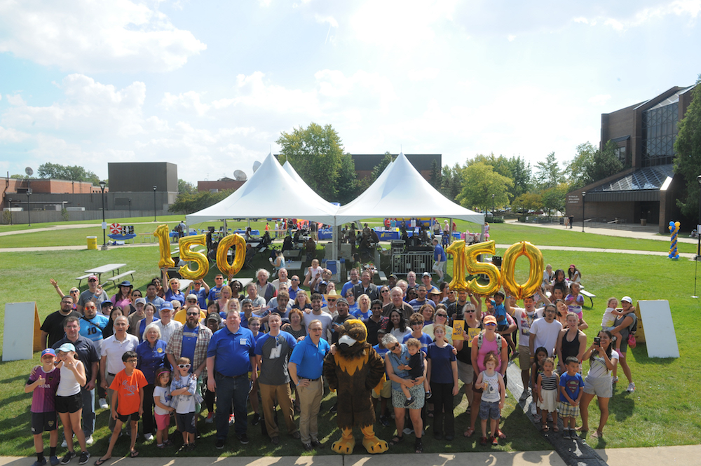 Members of the Northeastern Illinois University community pose for a group photo during NEIU Weekend on Sept. 16.