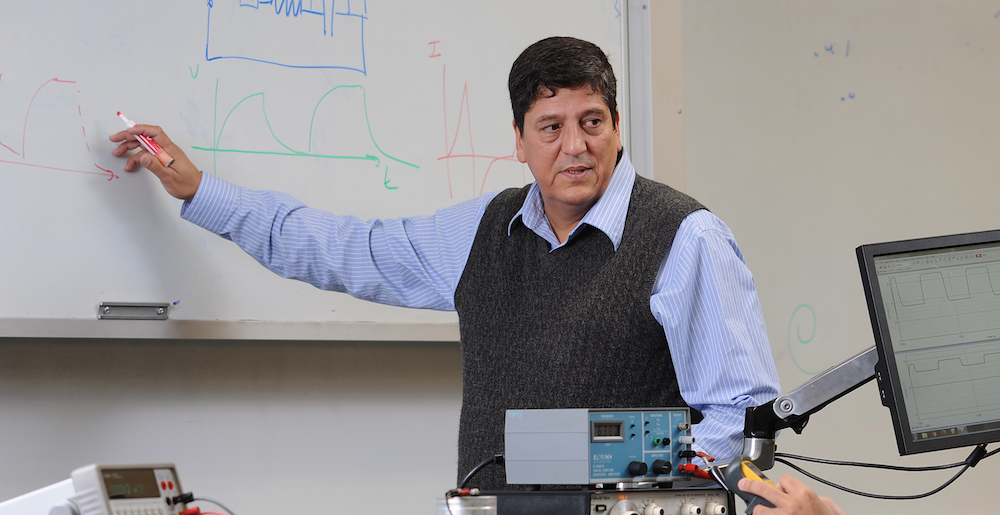 Professor of Physics Paulo Acioli